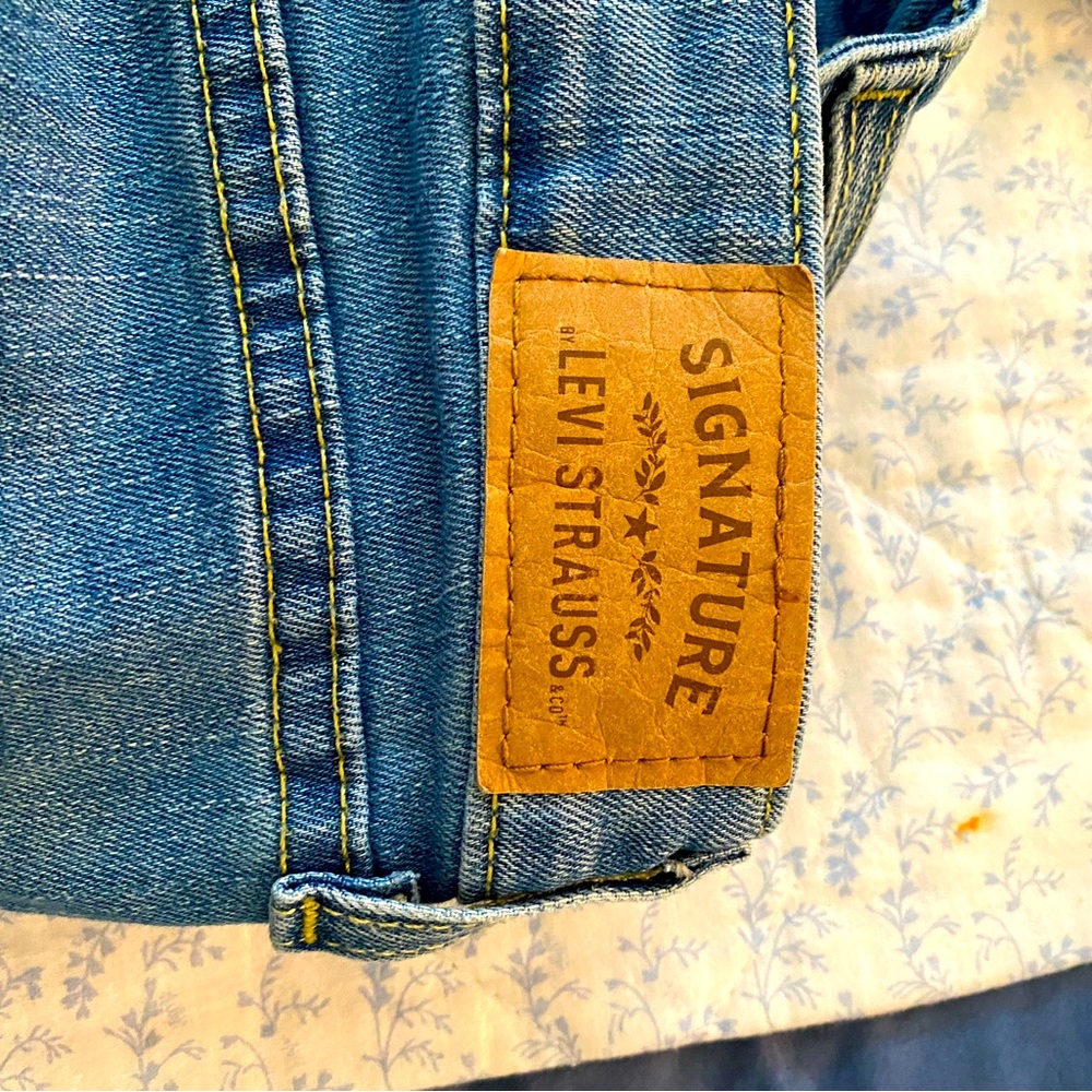 Levi’s Signature